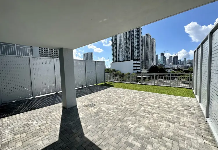 Daylight Loft Studio in Wynwood with Natural Light & Huge Outdoor Rooftop with Stunning city views