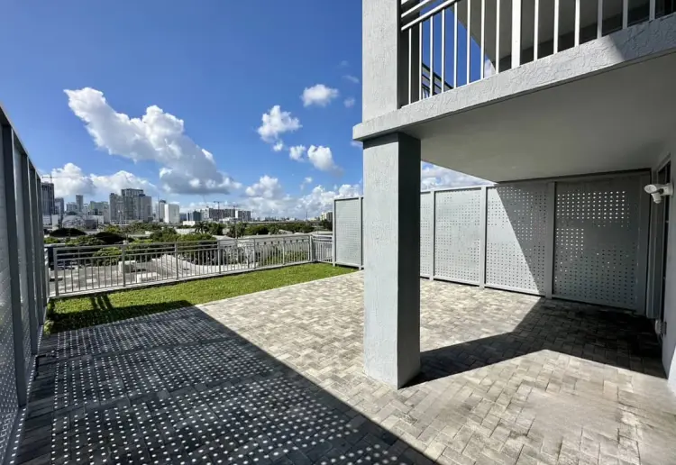 Daylight Loft Studio in Wynwood with Natural Light & Huge Outdoor Rooftop with Stunning city views