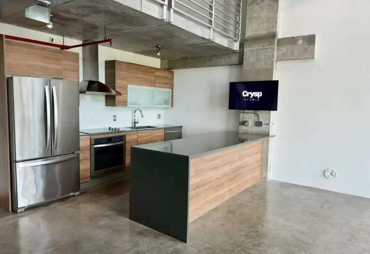 Daylight Loft Studio in Wynwood with Natural Light & Huge Outdoor Rooftop with Stunning city views