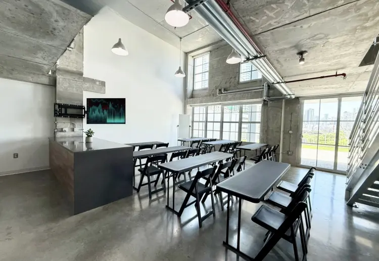 Daylight Loft Studio in Wynwood with Natural Light & Huge Outdoor Rooftop with Stunning city views