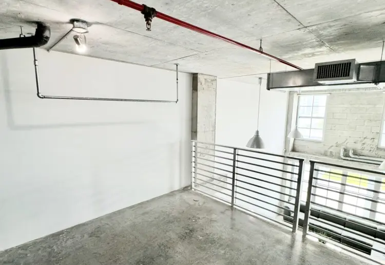 Daylight Loft Studio in Wynwood with Natural Light & Huge Outdoor Rooftop with Stunning city views
