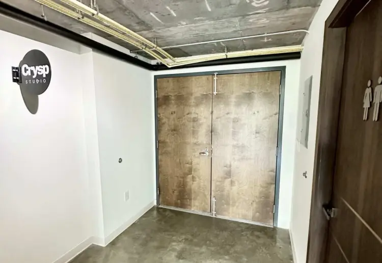 Daylight Loft Studio in Wynwood with Natural Light & Huge Outdoor Rooftop with Stunning city views