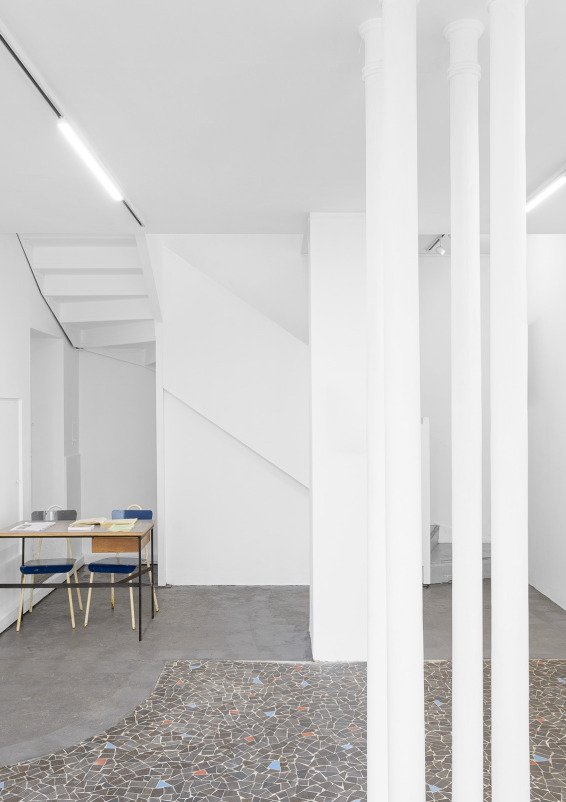 Galerie & Showroom à fort passage – Vitrines sur rue – Paris centre
