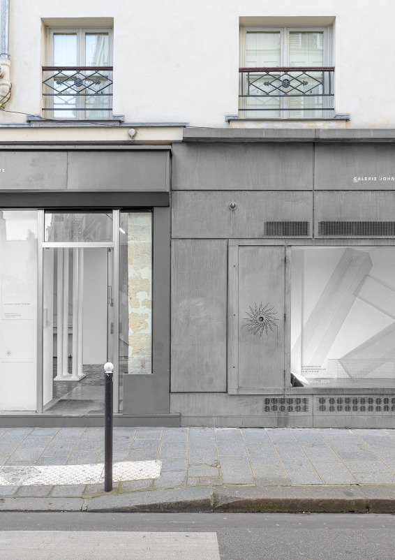 Galerie & Showroom à fort passage – Vitrines sur rue – Paris centre