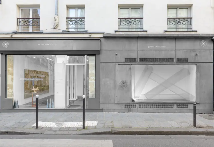Galerie & Showroom à fort passage – Vitrines sur rue – Paris centre