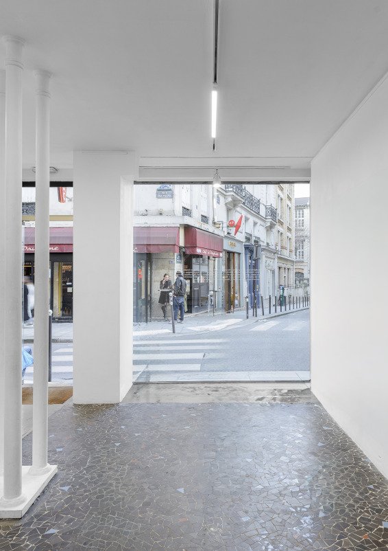 Galerie & Showroom à fort passage – Vitrines sur rue – Paris centre