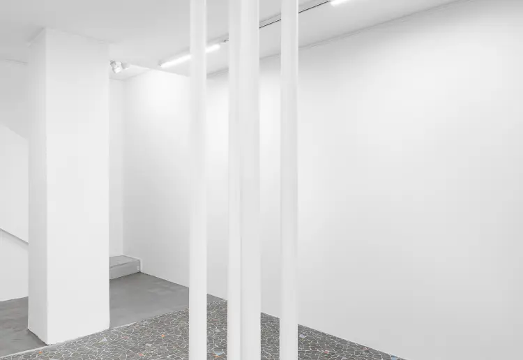 Galerie & Showroom à fort passage – Vitrines sur rue – Paris centre