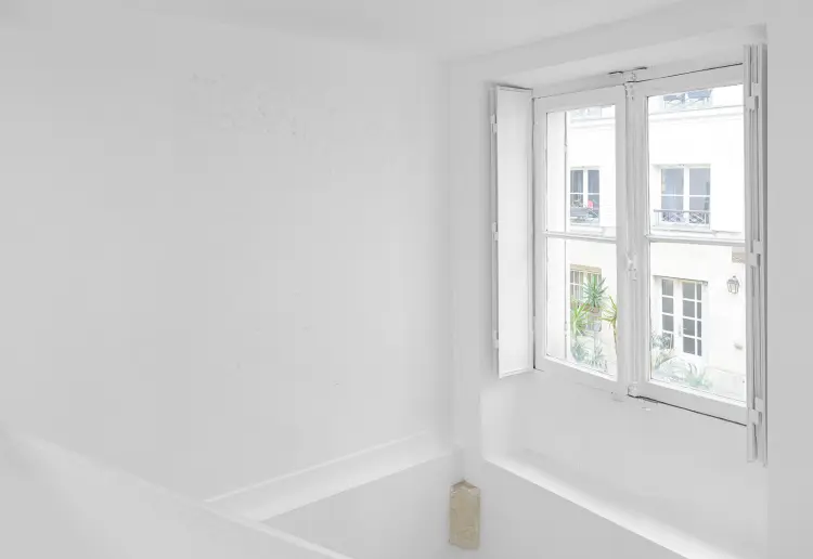 Galerie & Showroom à fort passage – Vitrines sur rue – Paris centre