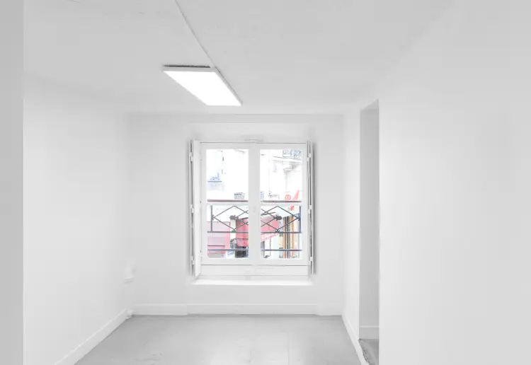 Galerie & Showroom à fort passage – Vitrines sur rue – Paris centre