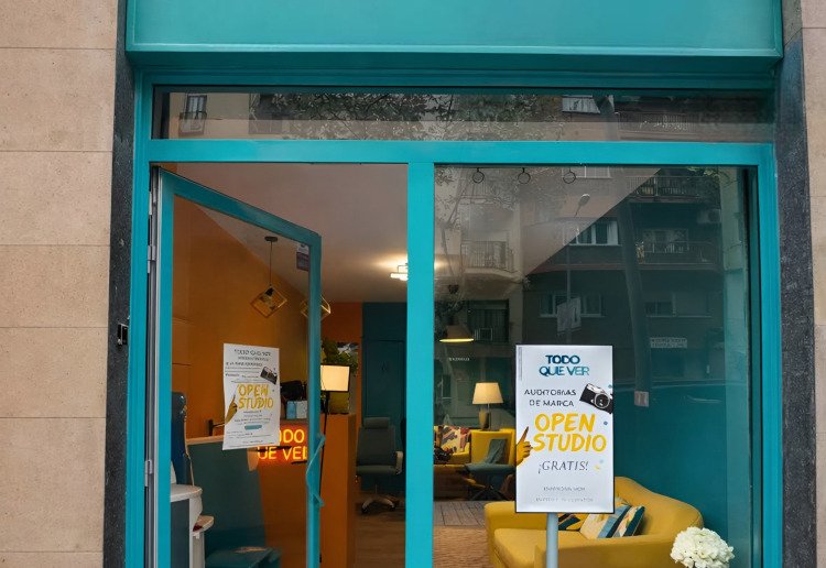 Corner Escaparate + Espacio de Venta en Studio Creativo