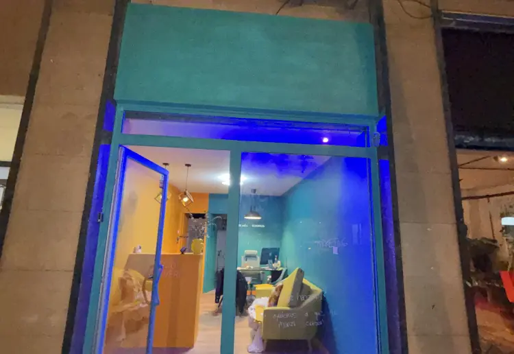 Corner Escaparate + Espacio de Venta en Studio Creativo