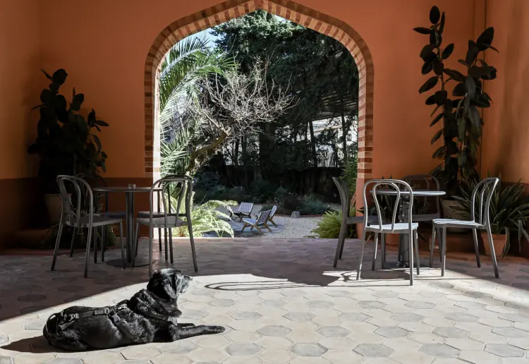 Espacio versátil para eventos y workshops con jardín en Caldes d’Estrac