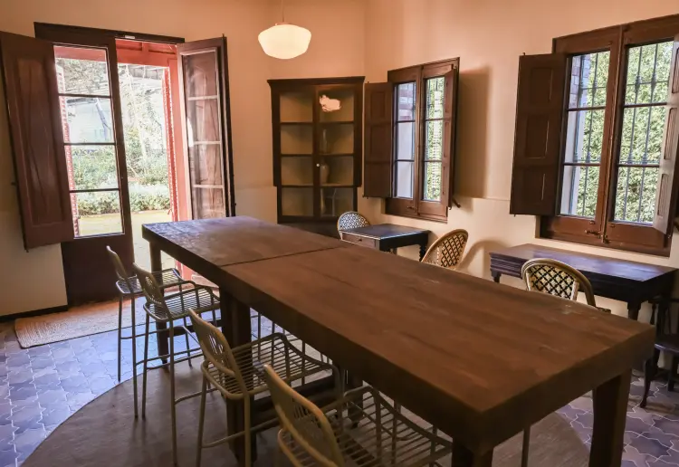 Espacio versátil para eventos y workshops con jardín en Caldes d’Estrac