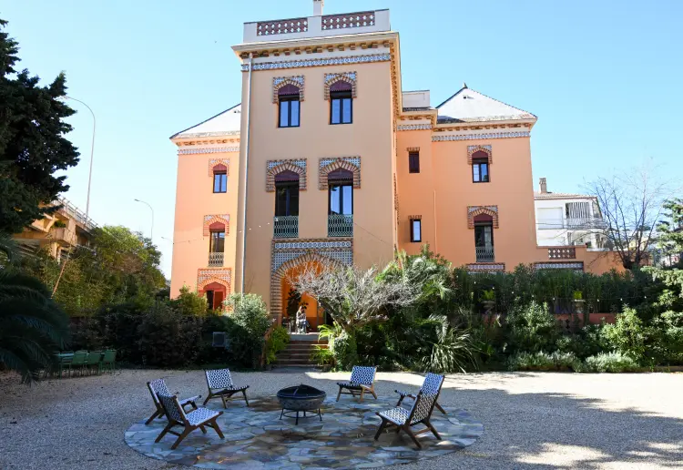Espacio versátil para eventos y workshops con jardín en Caldes d’Estrac