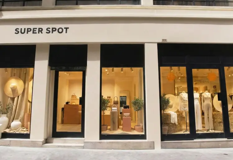 SuperSpot – 200 m² d’élégance avec 11 m de vitrine dans le Marais (Paris 3ᵉ)