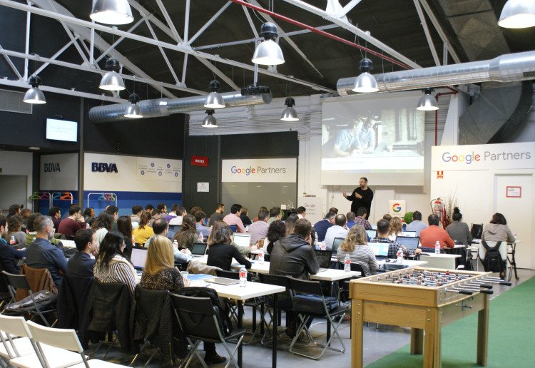 Salón espacioso en Madrid para eventos o rodajess.