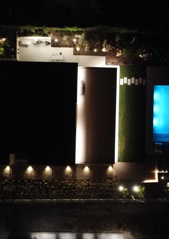 MODERN DETACHED HOUSE WITH SWIMMING POOL