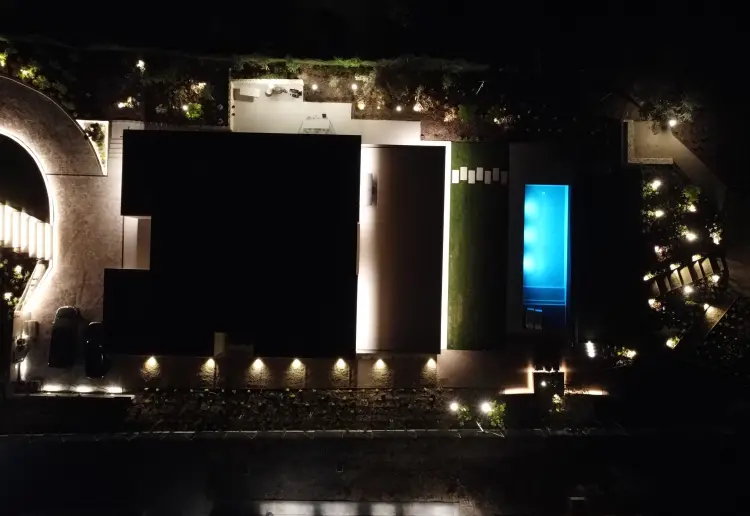 VIVIENDA UNIFAMILIAR MODERNA CON PISCINA