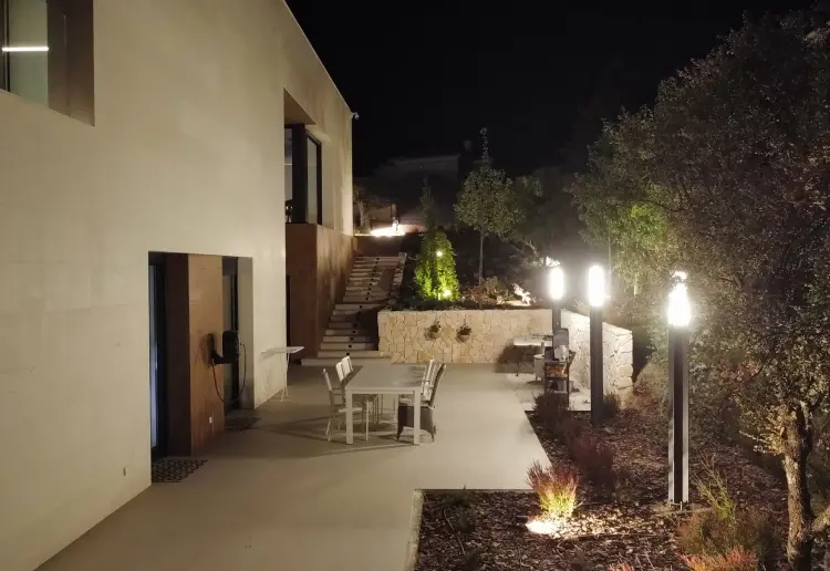 VIVIENDA UNIFAMILIAR MODERNA CON PISCINA