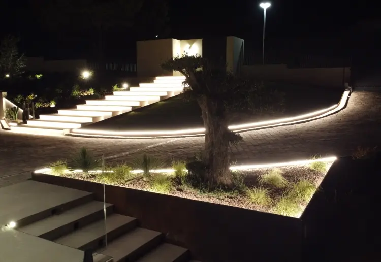 VIVIENDA UNIFAMILIAR MODERNA CON PISCINA