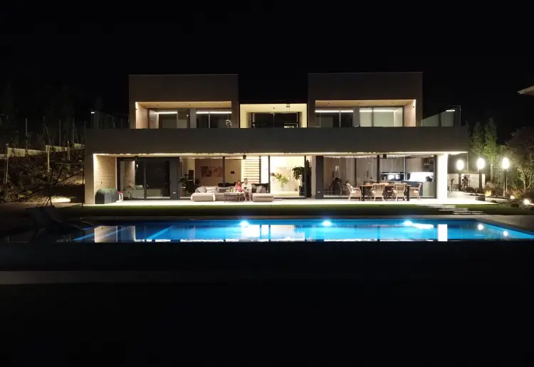 VIVIENDA UNIFAMILIAR MODERNA CON PISCINA