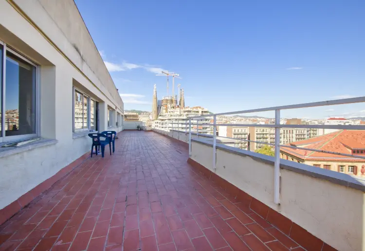 Ático junto a Sagrada Familia