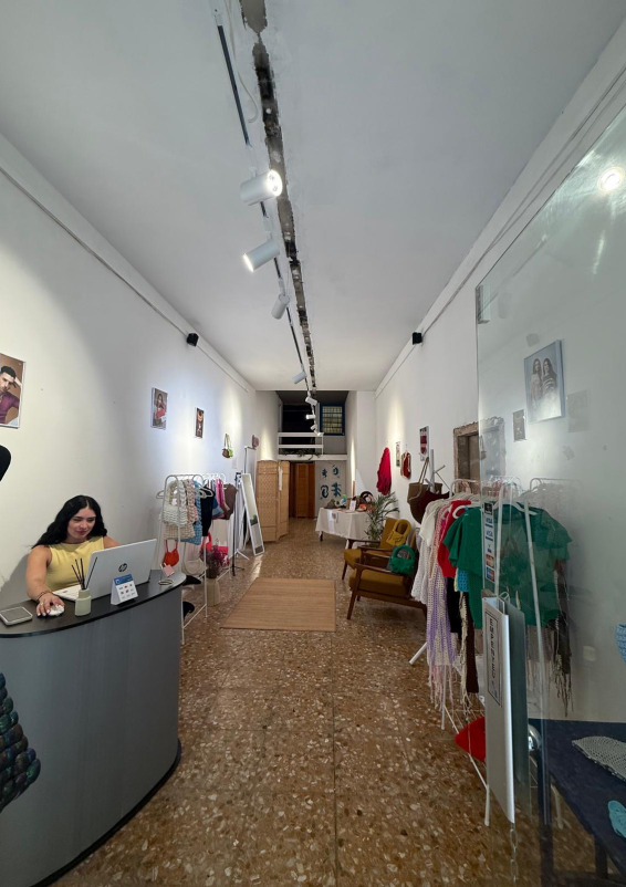 Espace multifonctionnel avec vitrine près du Palau de la Música