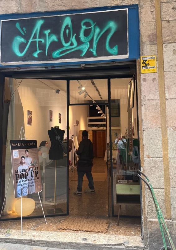Espace multifonctionnel avec vitrine près du Palau de la Música
