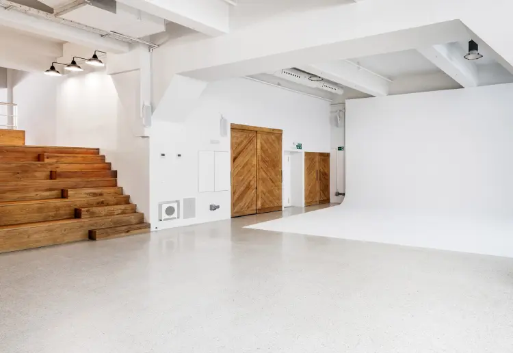 Nuevo espacio diáfano con luz natural y entrada para vehiculos