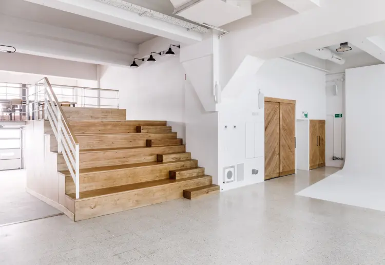 Nuevo espacio diáfano con luz natural y entrada para vehiculos