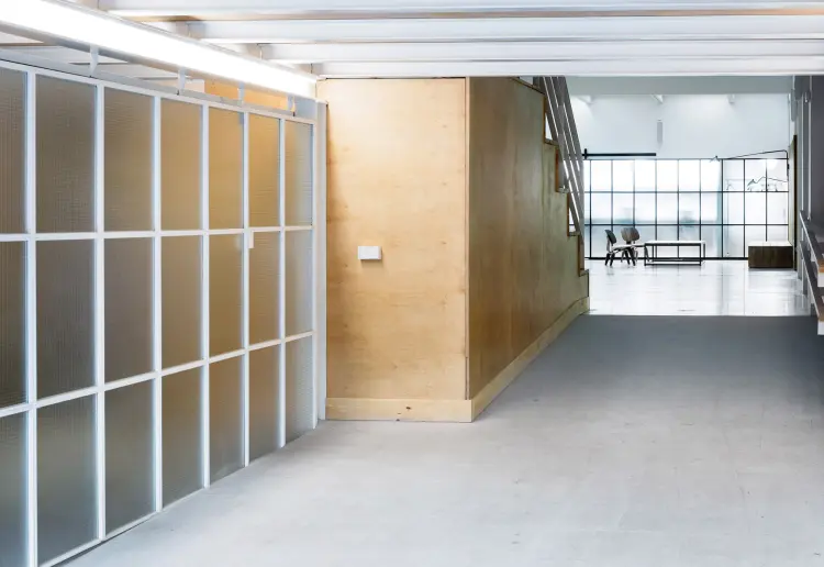 Nuevo espacio diáfano con luz natural y entrada para vehiculos