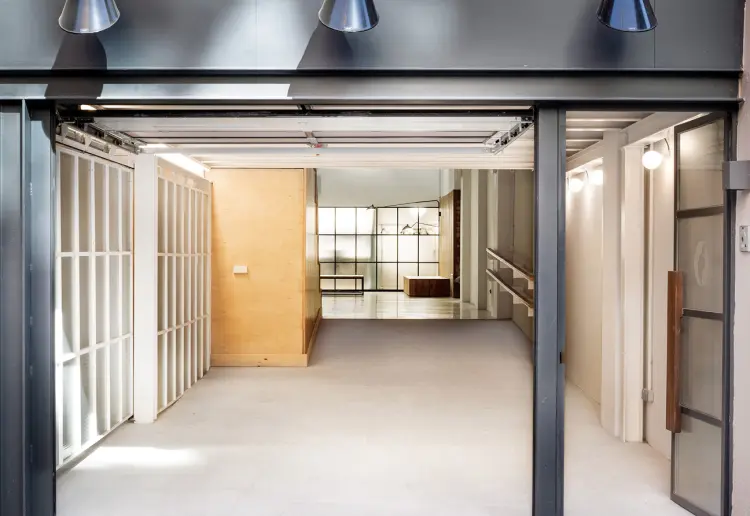 Nuevo espacio diáfano con luz natural y entrada para vehiculos
