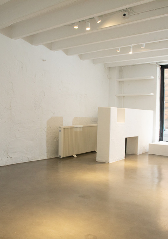 Glass-front gallery with hidden patio