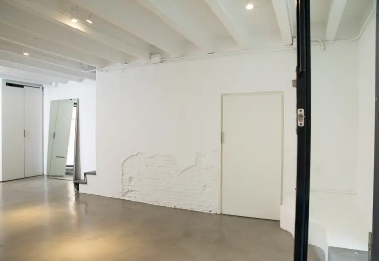 Glass-front gallery with hidden patio