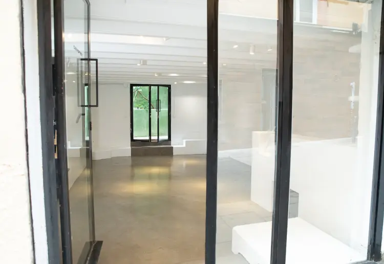 Glass-front gallery with hidden patio