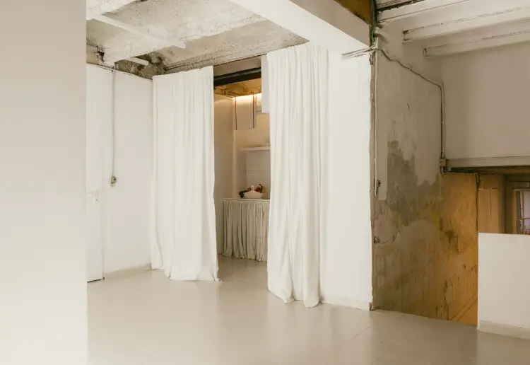 Espacio creativo multifuncional con luz natural , escaparate y patio privado