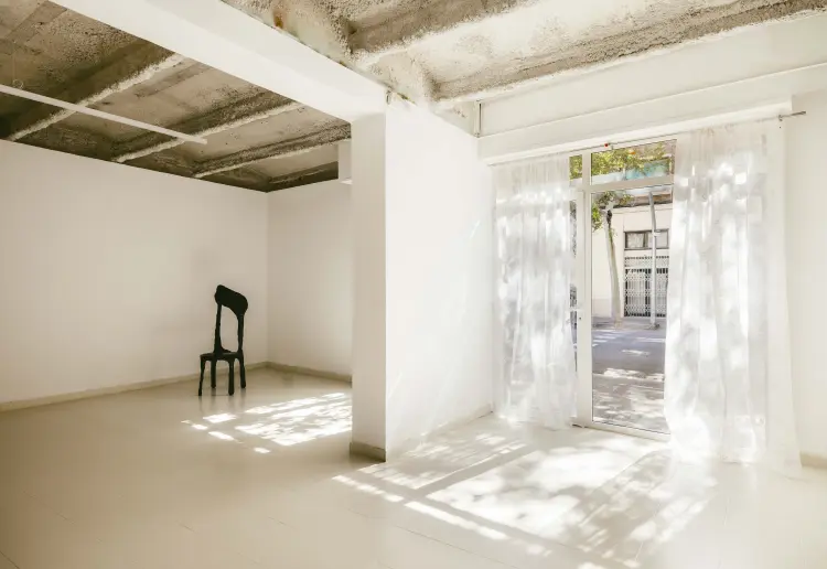 Espacio creativo multifuncional con luz natural , escaparate y patio privado