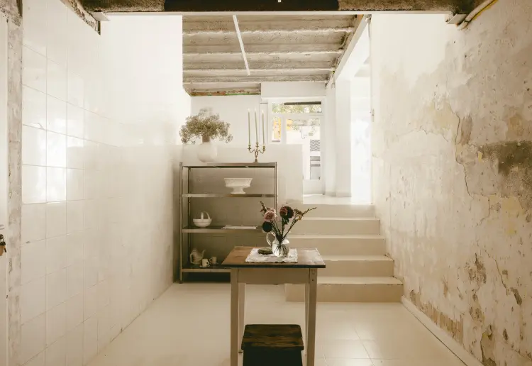 Espacio creativo multifuncional con luz natural , escaparate y patio privado