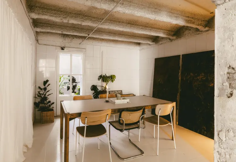 Espacio creativo multifuncional con luz natural , escaparate y patio privado