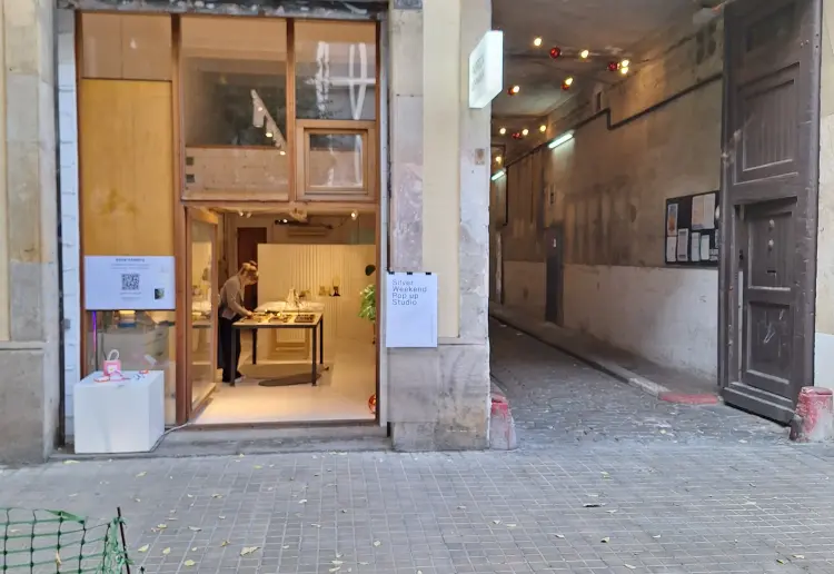 Espacio industrial en calle peatonal, Consell de Cent