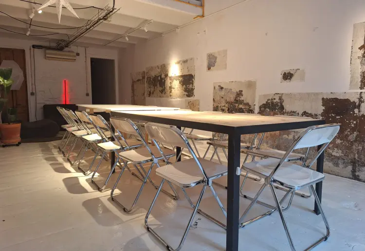 Espacio industrial en calle peatonal, Consell de Cent
