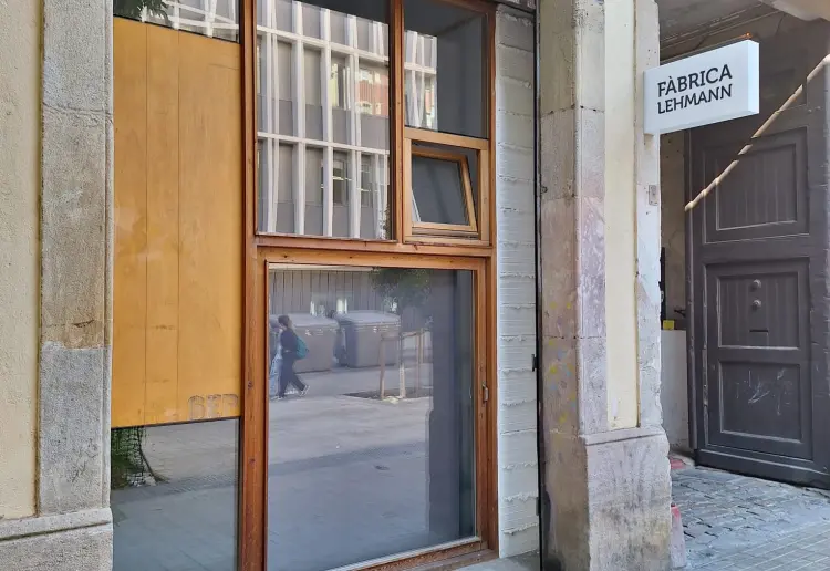 Espacio industrial en calle peatonal, Consell de Cent