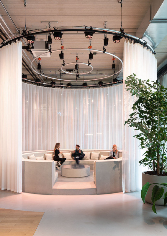 Modern & industrial eventspace in the Houthavens