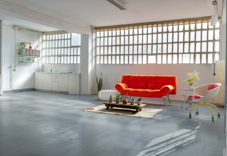 Loft industrial estilo minimalista con mucha luz natural