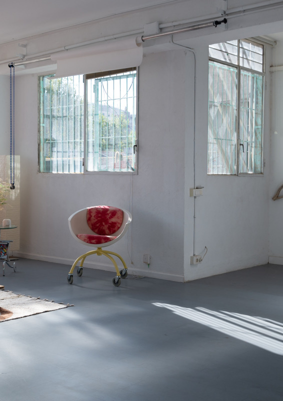 Loft industrial estilo minimalista con mucha luz natural