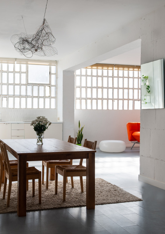 Loft industrial estilo minimalista con mucha luz natural
