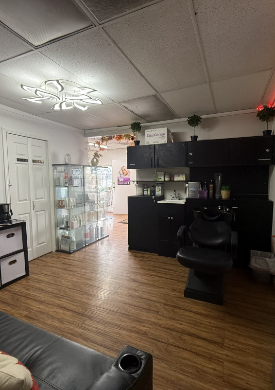 Retail Space for Even Sale or Photo Shut or Meeting