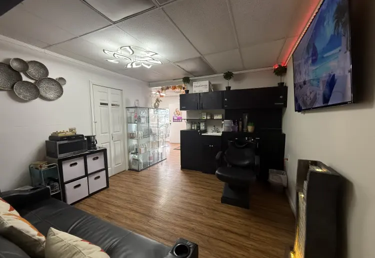 Retail Space for Even Sale or Photo Shut or Meeting