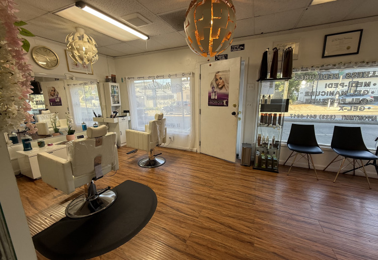 Retail Space for Even Sale or Photo Shut or Meeting