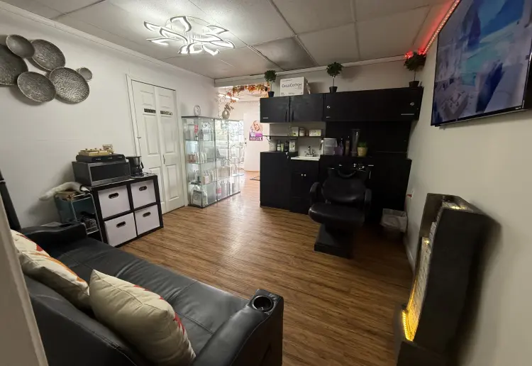 Retail Space for Even Sale or Photo Shut or Meeting